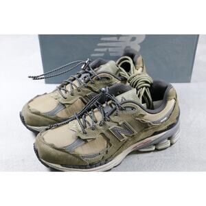 New Balance 2002R Green Grey M2002RDN Mens 6.5 Womens 8 Lifestyle Sneaker NWT
